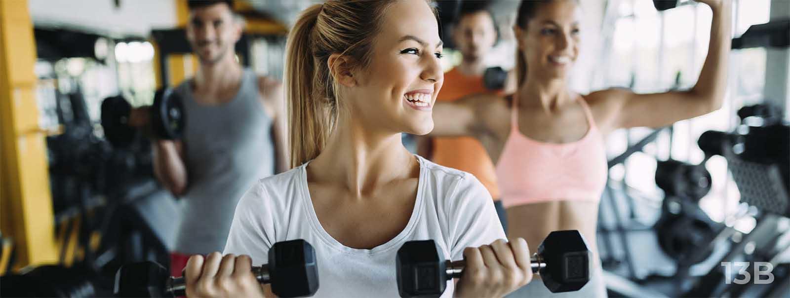 Leben mit ITP: Eine Frau im Fitness-Studio