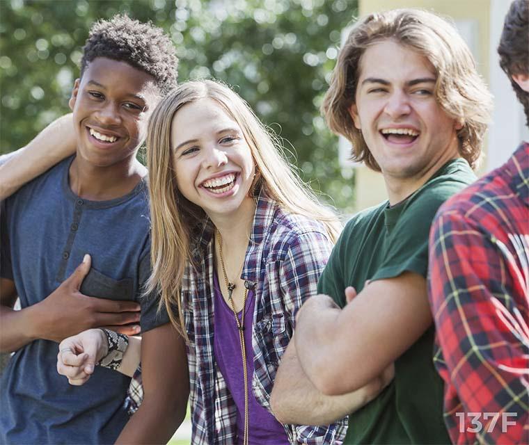 Leben mit ITB: Berufschüler in einer Gruppe